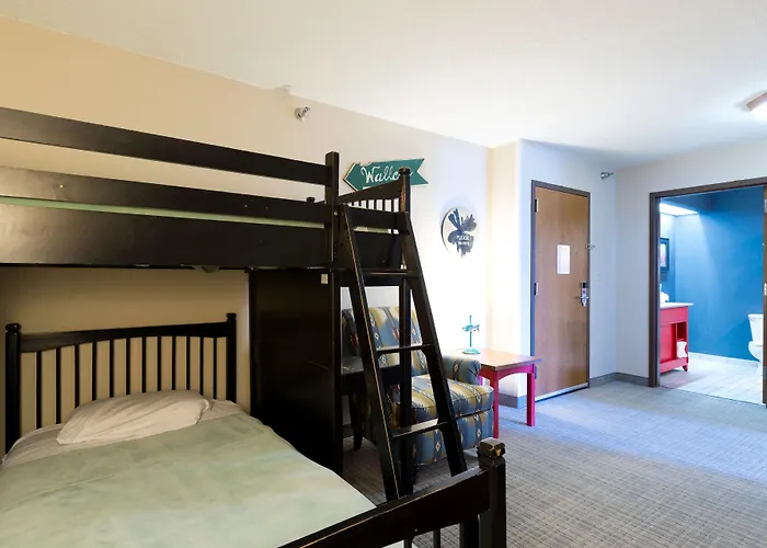 Wildwood Lodge & Suites